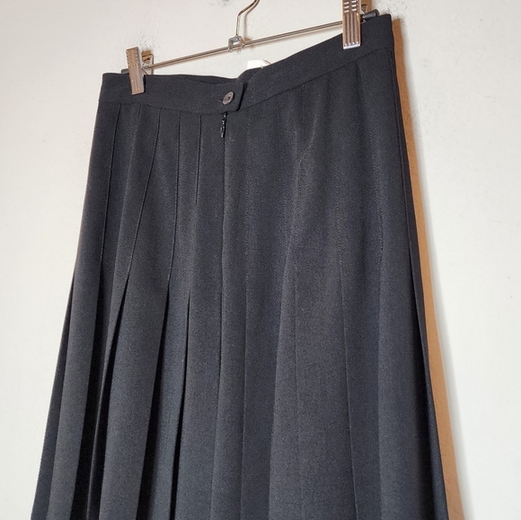 NWT Vintage Ann Taylor Loft Black Pleated Knee Length Flowy Skirt Size 6P - Picture 8 of 16